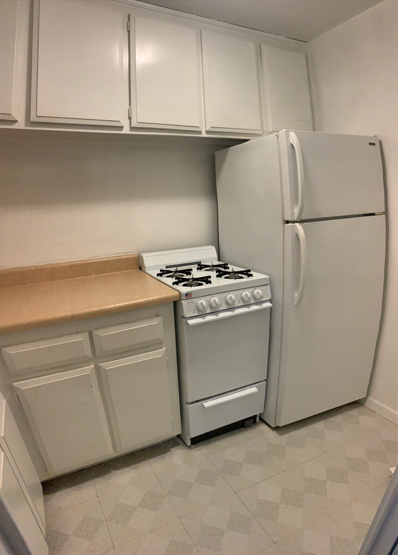 220 East 57th Street, Unit 12E Manhattan, NY 10022 - Photo 4 of 8 a utility room with dryer and washer