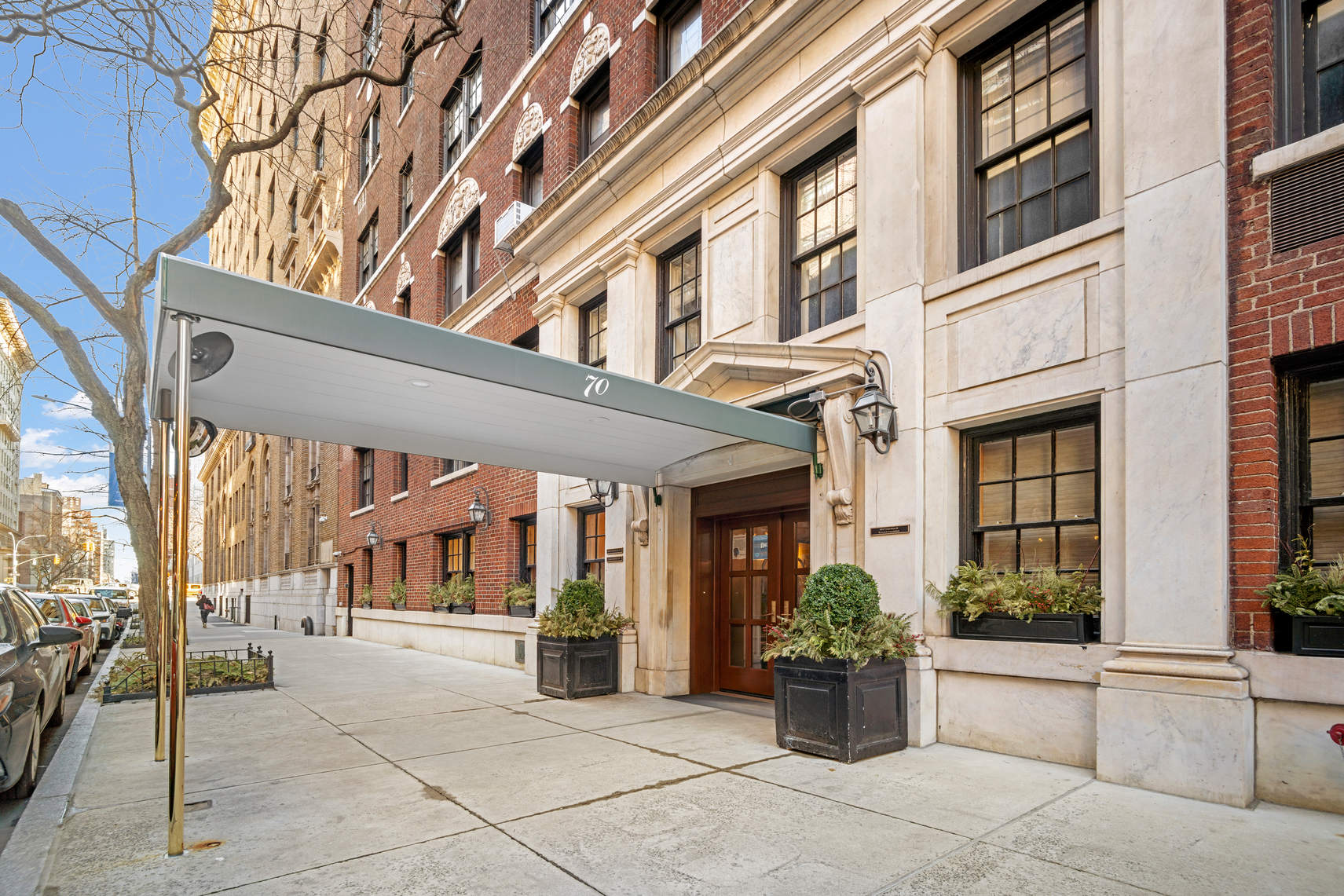 70 East 77th Street, Unit 6A Manhattan, NY 10075 - Photo 16 of 17 a view of a building with shower