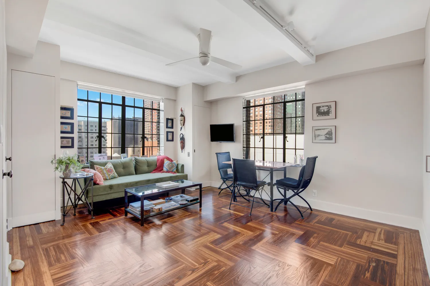 $389,000 | 320 East 42nd Street, Unit 2510 | Murray Hill