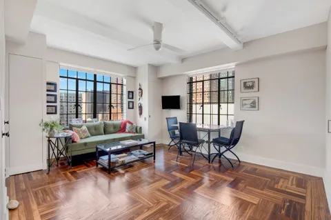 $400,000 | 320 East 42nd Street, Unit 2510 | Murray Hill