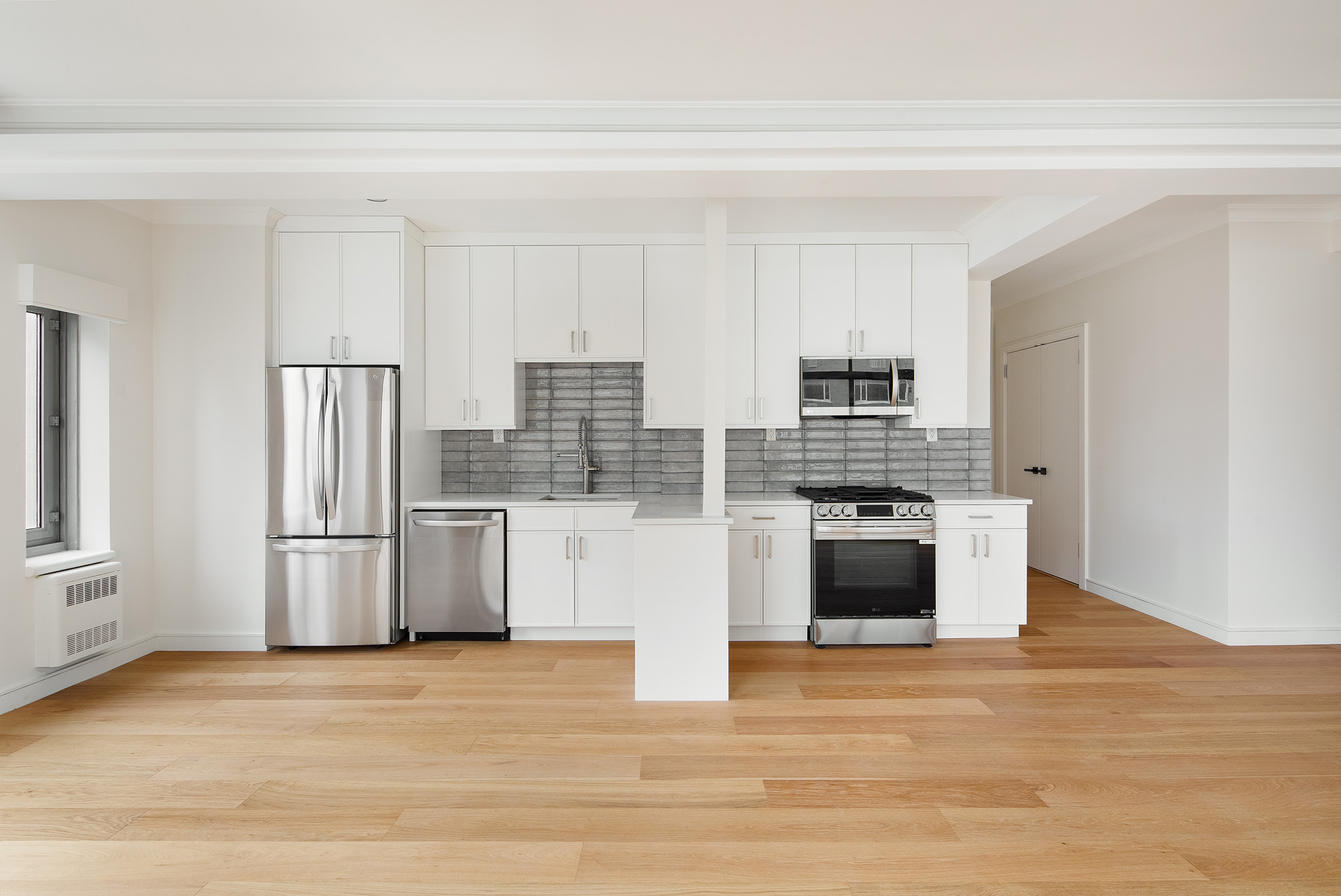 188 East 64th Street, Unit 802 Manhattan, NY 10065 - Photo 3 of 8