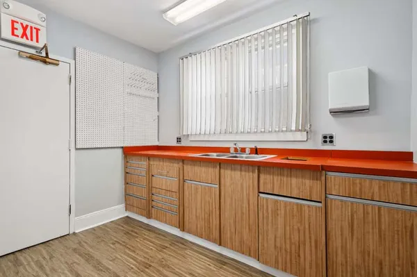 $3,300 | 586 Livingston Avenue, North Brunswick, NJ 08902