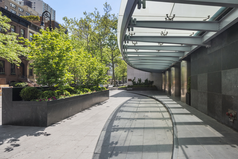 200 East 62nd Street, Unit 27A Manhattan, NY 10065 - Photo 14 of 19 a view of entryway with an outdoor space