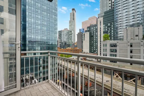 $1,400,000 | 44-27 Purves Street, Unit 8A | Long Island City