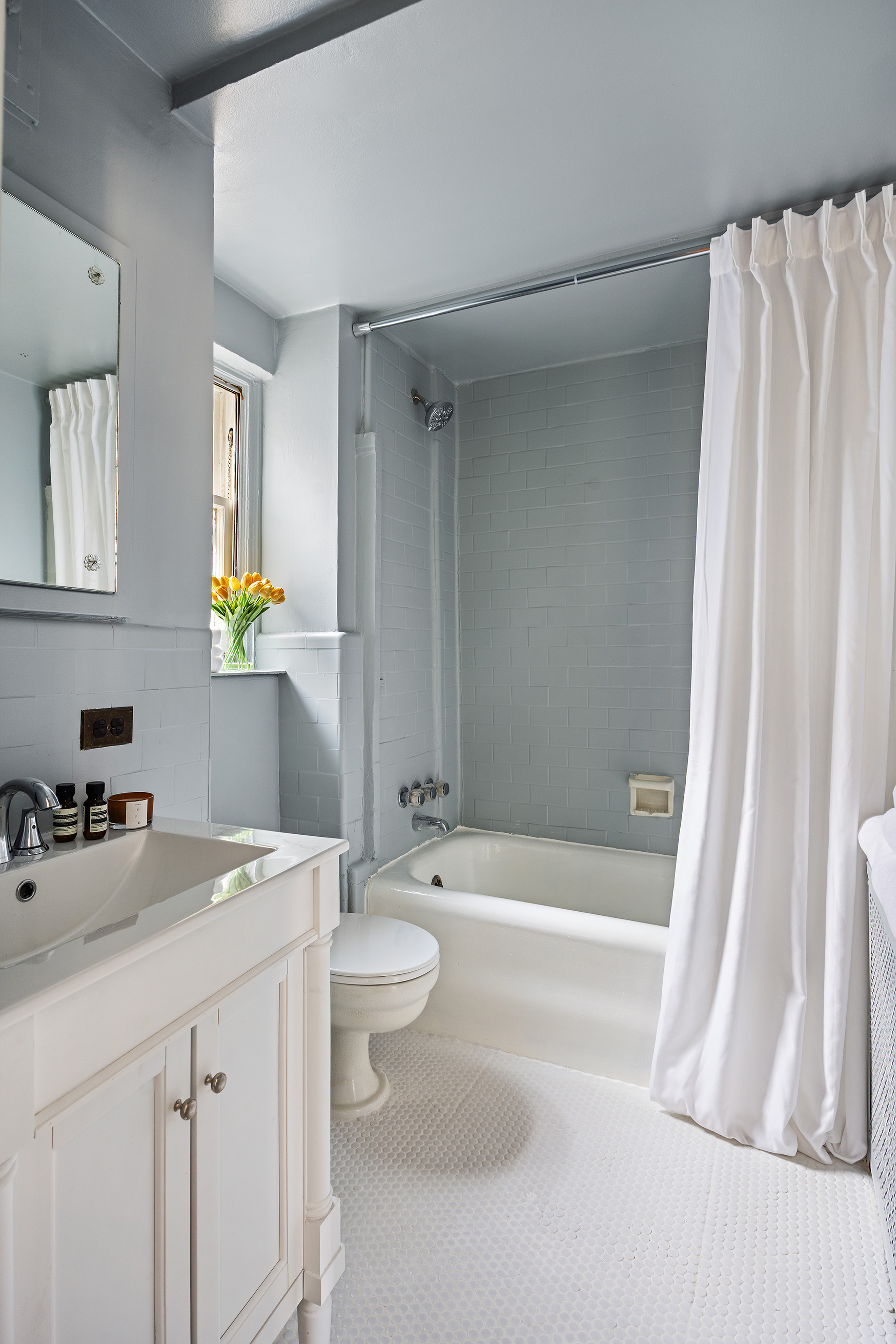 155 East 49th Street, Unit 10A Manhattan, NY 10017 - Photo 9 of 13 Gallery Image 9