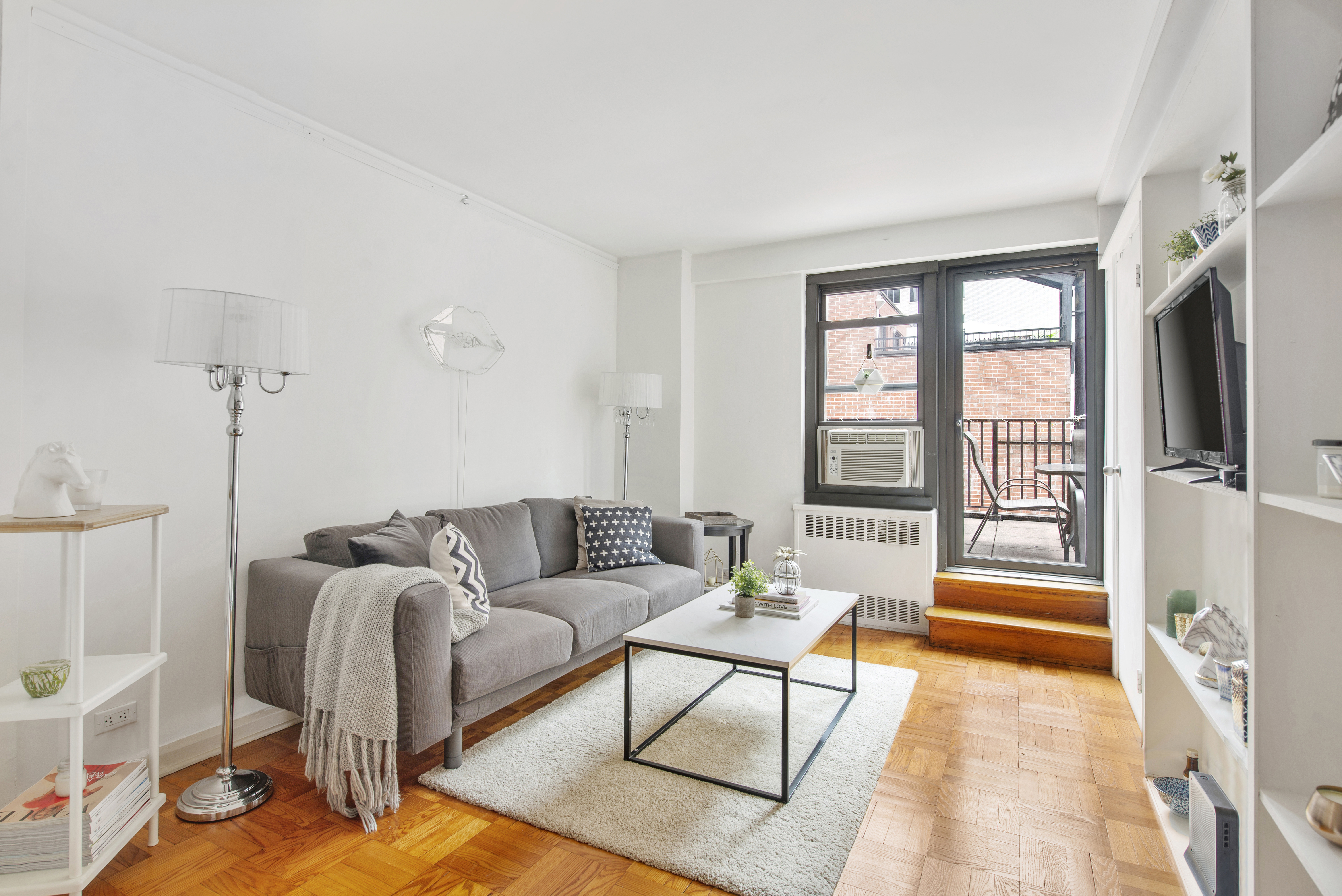 135 East 54th Street, Unit 15G Manhattan, NY 10022 - Photo 3 of 11