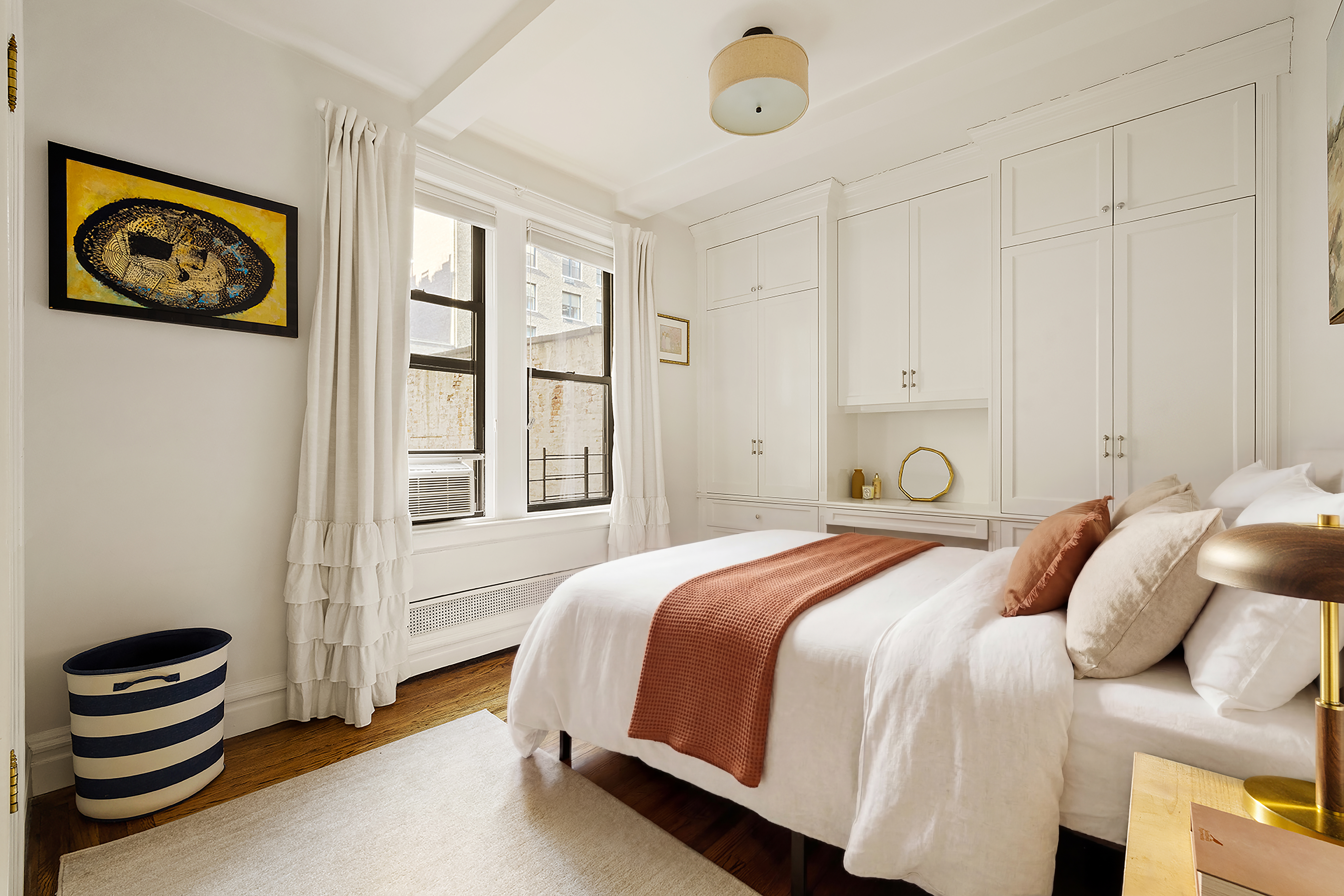119 East 84th Street, Unit 4C Manhattan, NY 10028 - Photo 7 of 9 a bedroom with a bed and a painting on the wall