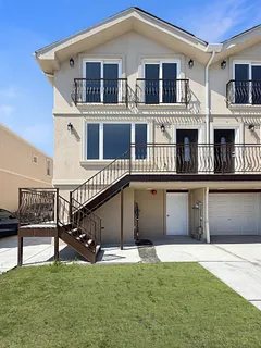 $1,299,000 | 3737 Cypress Avenue | Seagate