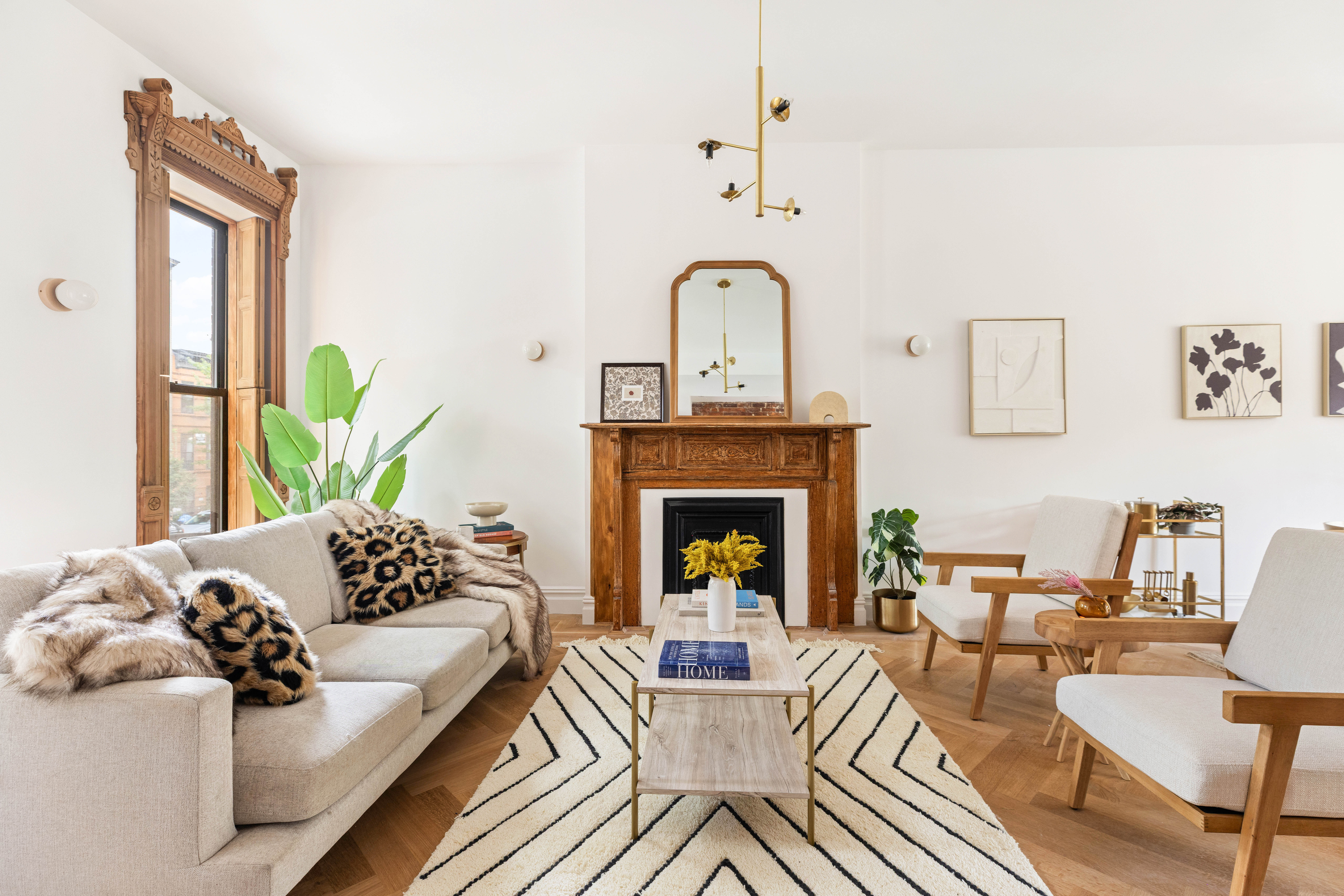640 Prospect Place Brooklyn, NY 11216 - Photo 2 of 17 a living room with furniture