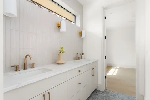 $5,890,000 | 3411 Bridle Path, Austin, TX 78703