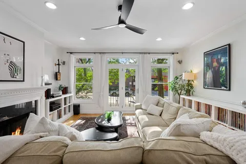 $875,000 | 3806 North Damen Avenue, Unit 1, Chicago, IL 60618