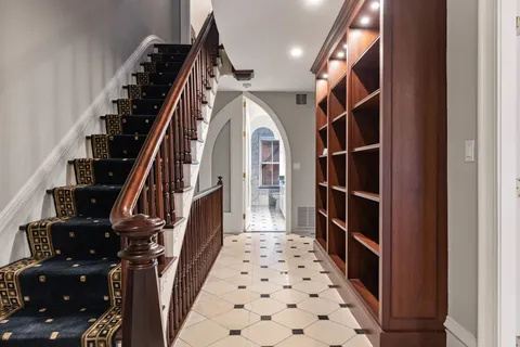 a view of entryway with a front door