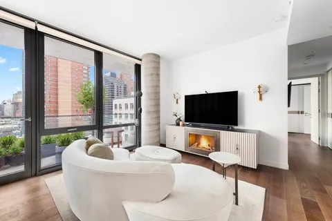 $1,800,000 | 302 East 96th Street, Unit PH3S | Upper East Side