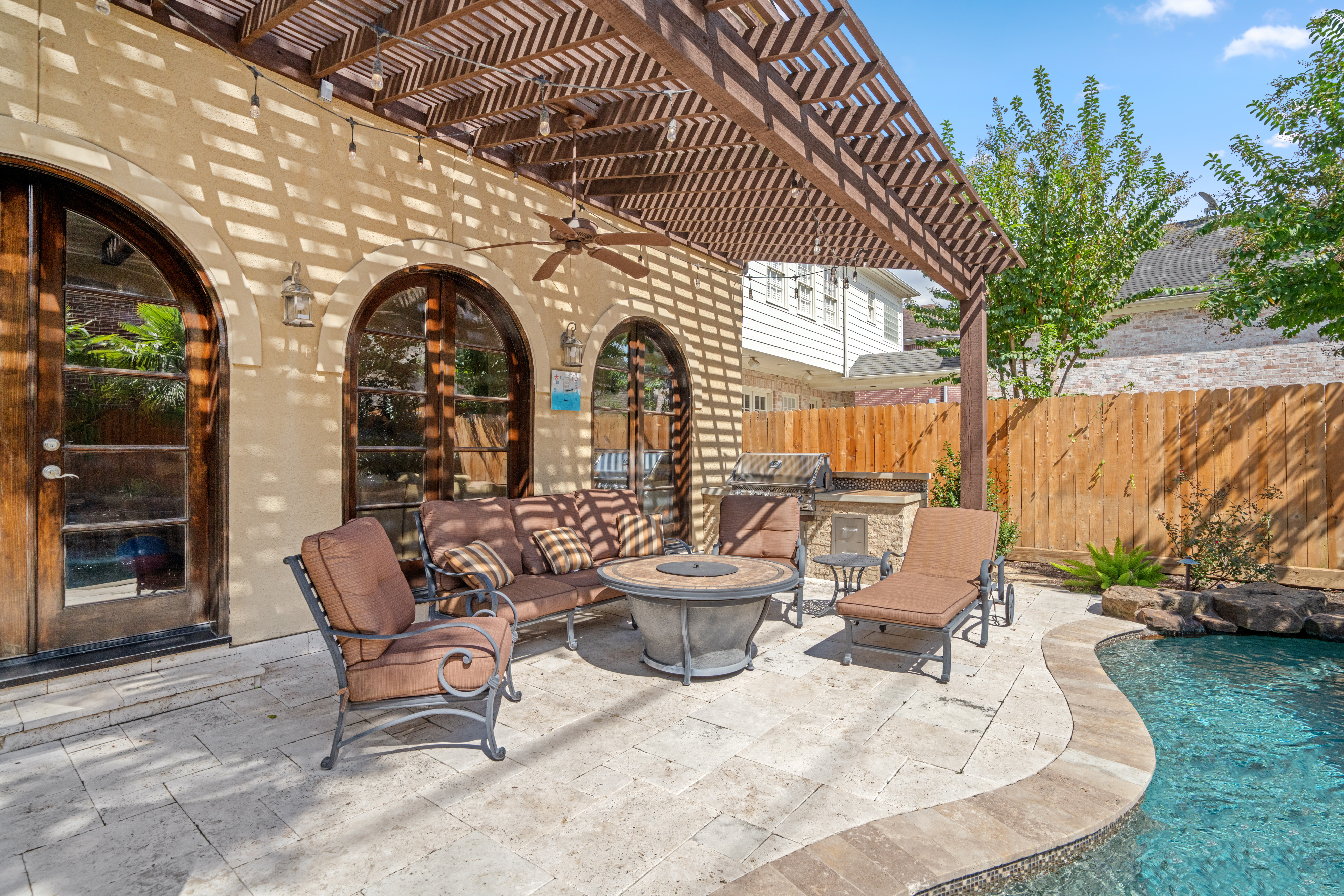 4219 Oberlin Street West University Place, TX 77005 - Photo 28 of 33 an outdoor living area with furniture and garden view