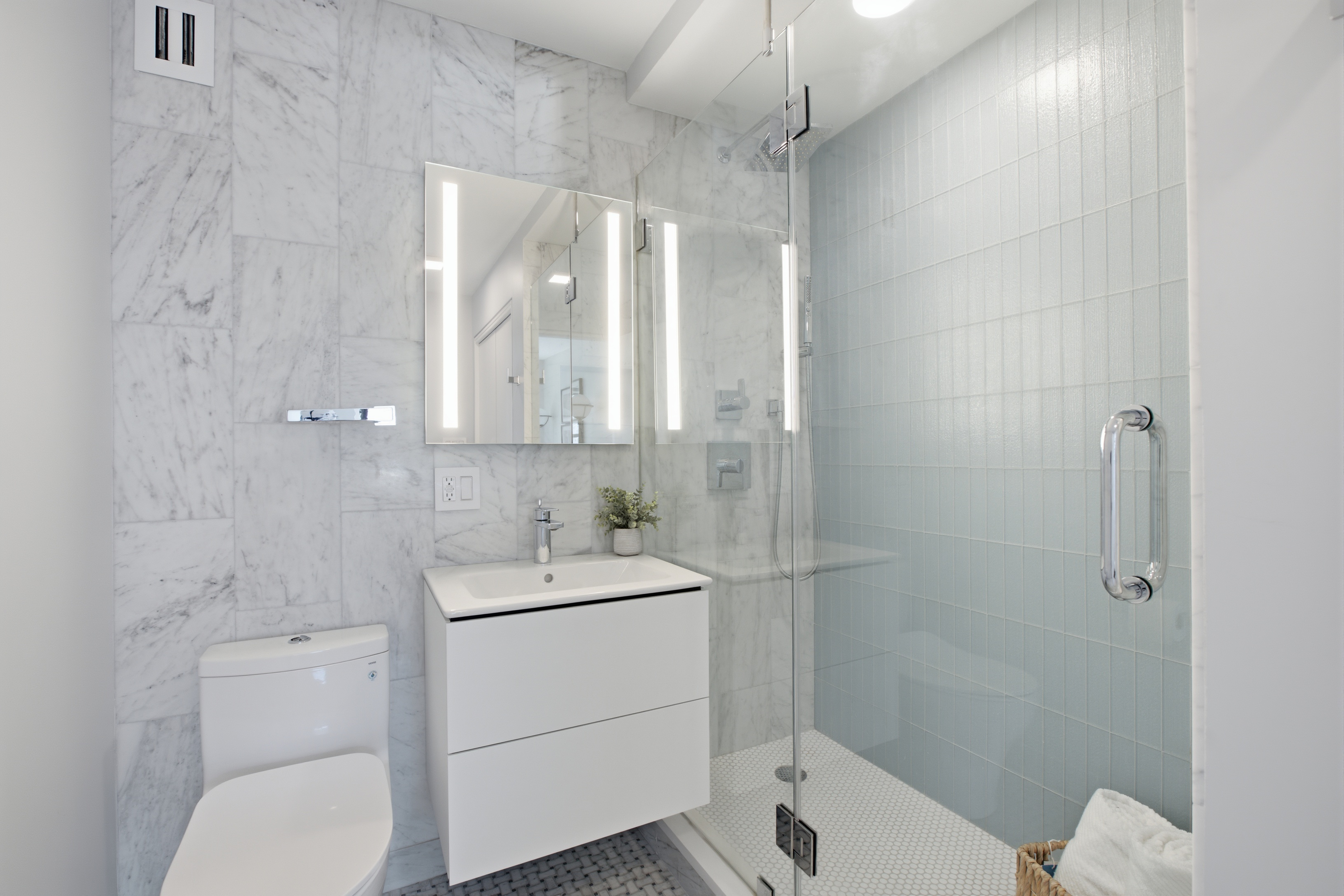 166 East 61st Street, Unit 12L Manhattan, NY 10065 - Photo 11 of 13 Gallery Image 11