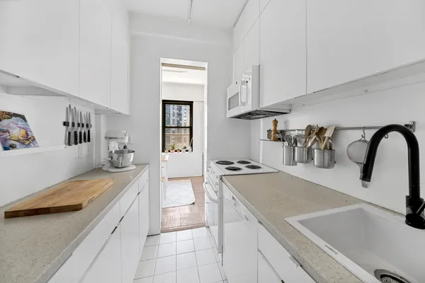 $899,000 | 2 Tudor City Place, Unit 15AS | Murray Hill