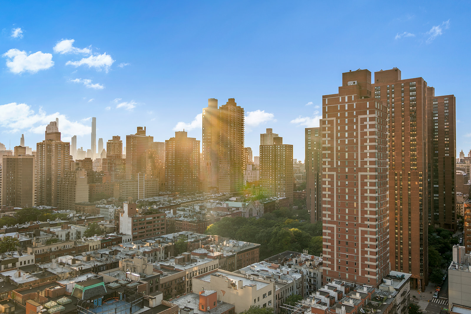 340 East 93rd Street, Unit 27K Manhattan, NY 10128 - Photo 6 of 12 a view of a city with tall buildings