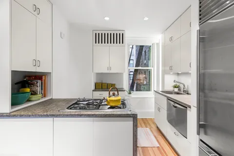 $1,250,000 | 210 West 21st Street, Unit 2FW | Chelsea