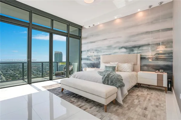 $5,799,900 | 88 Southwest 7th Street, Unit PH4303, Miami, FL 33130