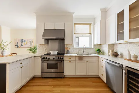 $1,999,000 | 385 Clinton Street, Unit 2L | Carroll Gardens