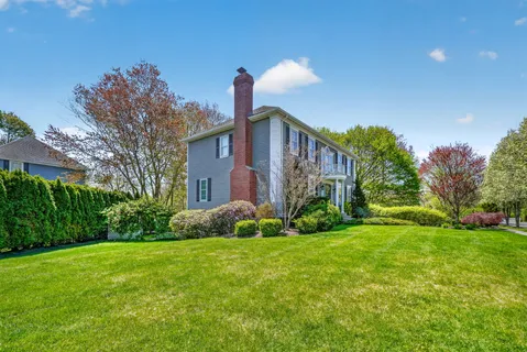 $1,265,000 | 2 Heritage Lane, Saugus, MA 01906