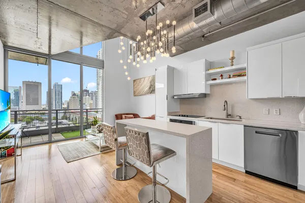 $419,999 | 690 Southwest 1st Court, Unit 1709, Miami, FL 33130