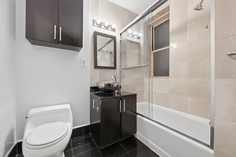 $795,000 | 100 Central Park South, Unit 7E | Central Park South