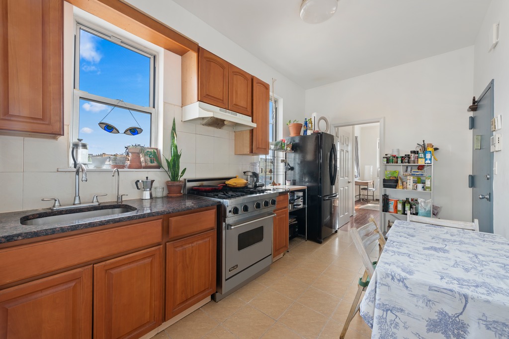 25 Bogart Street, Unit 3N Brooklyn, NY 11206 - Photo 3 of 8