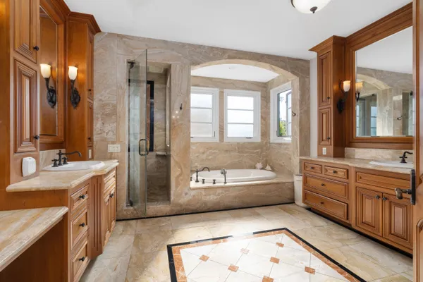 $5,195,000 | 919 South Gretna Green Way, Los Angeles, CA 90049