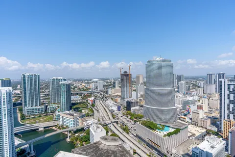 $975,000 | 200 Biscayne Blvd Way, Unit 4812, Miami, FL 33131
