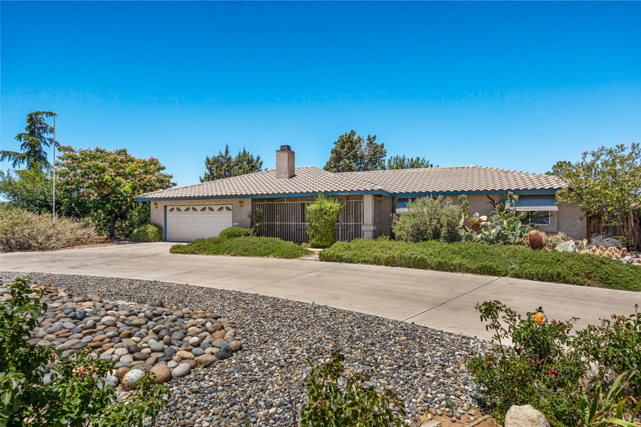 12450 Algonquin Road Apple Valley, CA 92308 - Photo 2 of 56