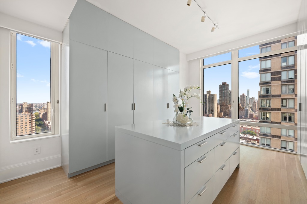 305 East 85th Street, Unit PHC Manhattan, NY 10028 - Photo 14 of 27