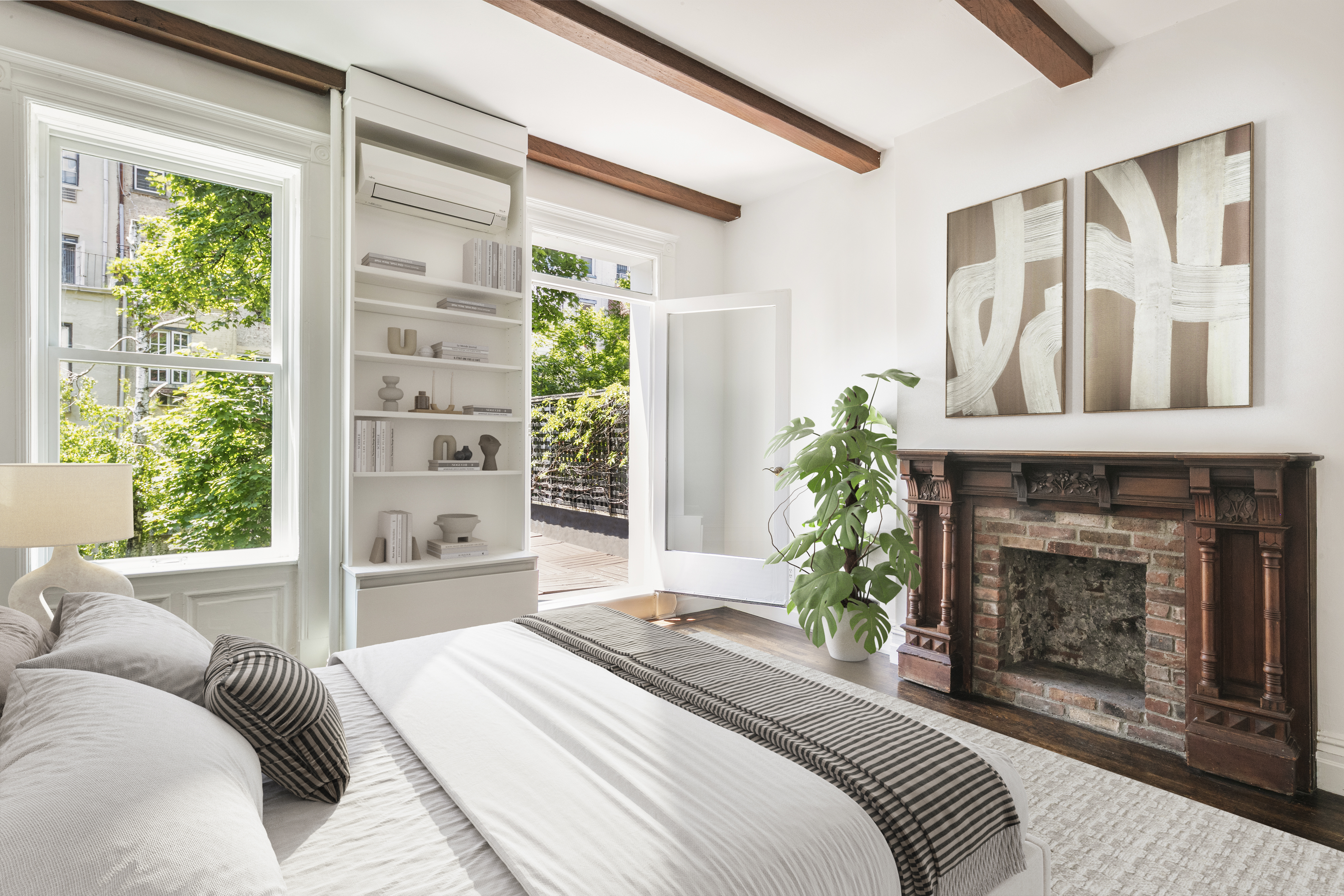 112 West 78th Street, Unit PARLOR Manhattan, NY 10024 - Photo 19 of 37 a bedroom with a large bed and a fireplace