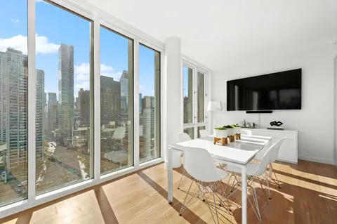 $2,995,000 | 301 East 61st Street, Unit 16A | Lenox Hill