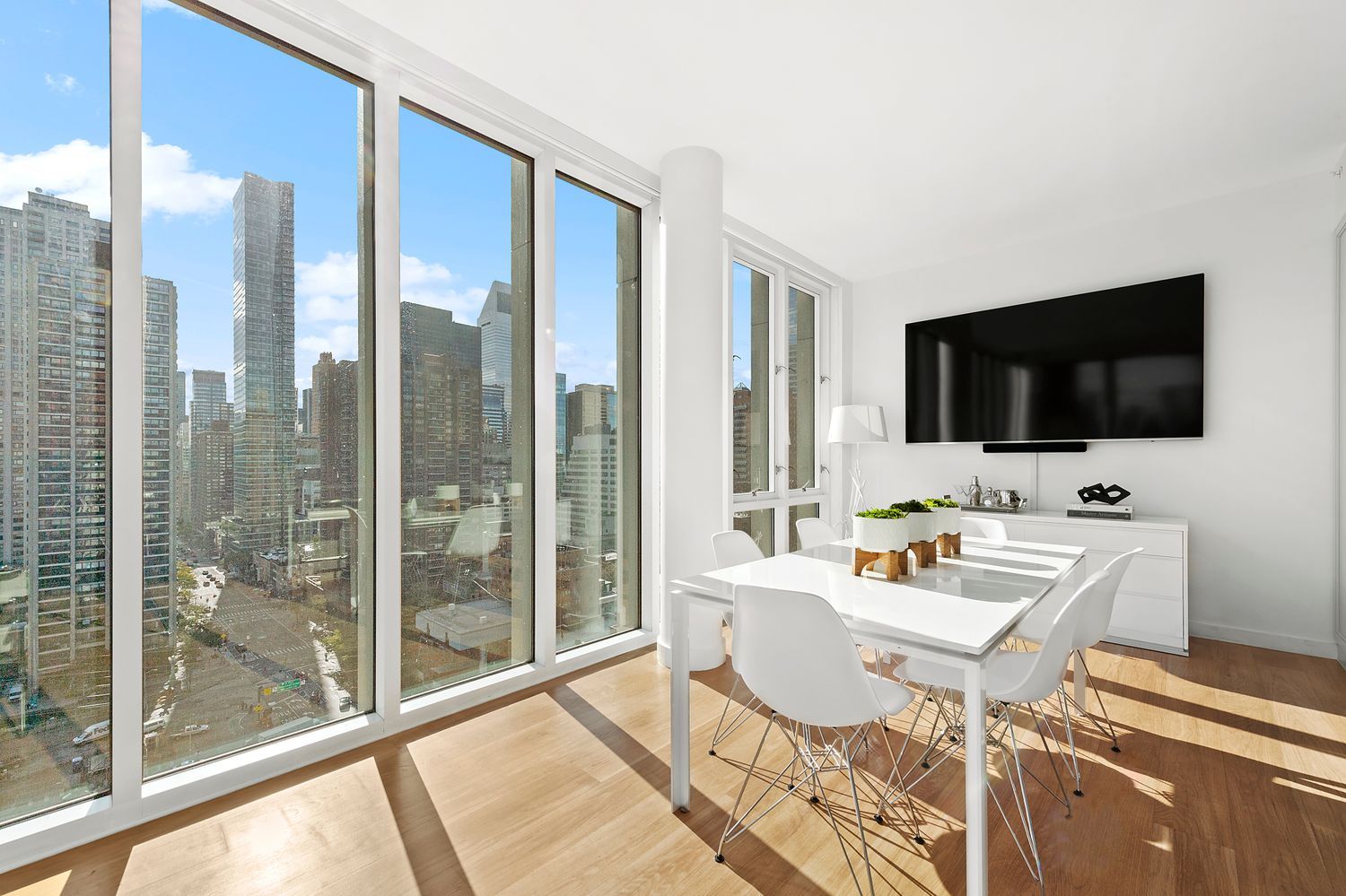 301 East 61st Street, Unit 16A Manhattan, NY 10065 - Photo 4 of 17