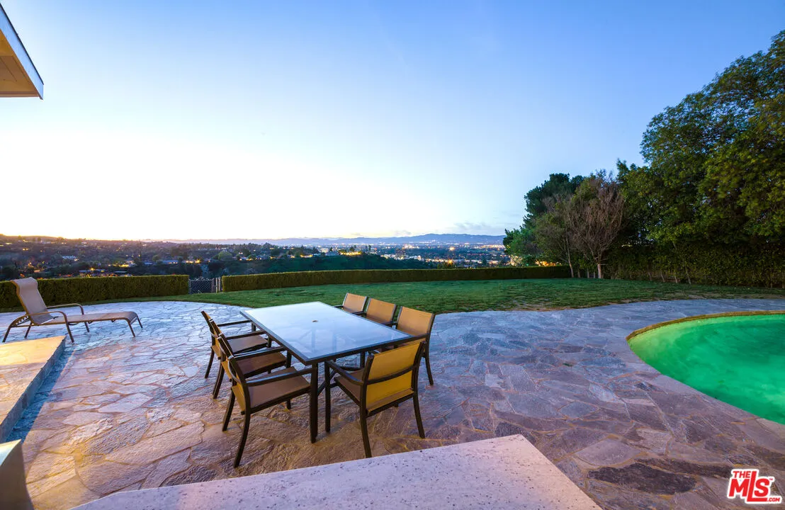 $2,590,000 | 3921 Cody Road, Sherman Oaks, CA 91403