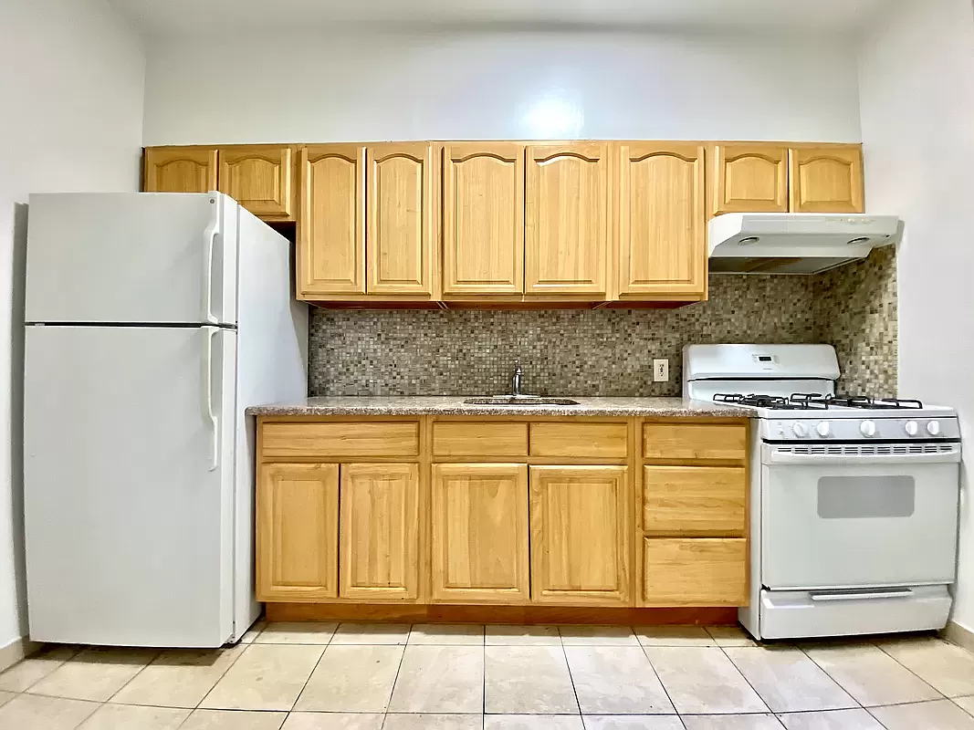 39-25 29th Street, Unit 2B Queens, NY 11101 - Photo 5 of 7