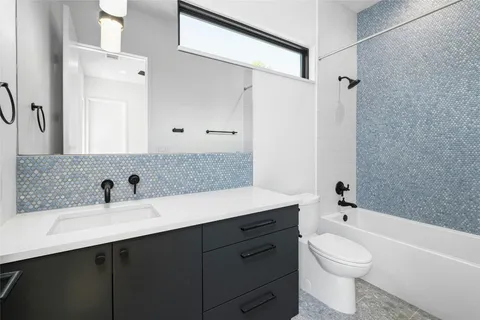 $682,500 | 219 Lessin Lane, Unit 11, Austin, TX 78704