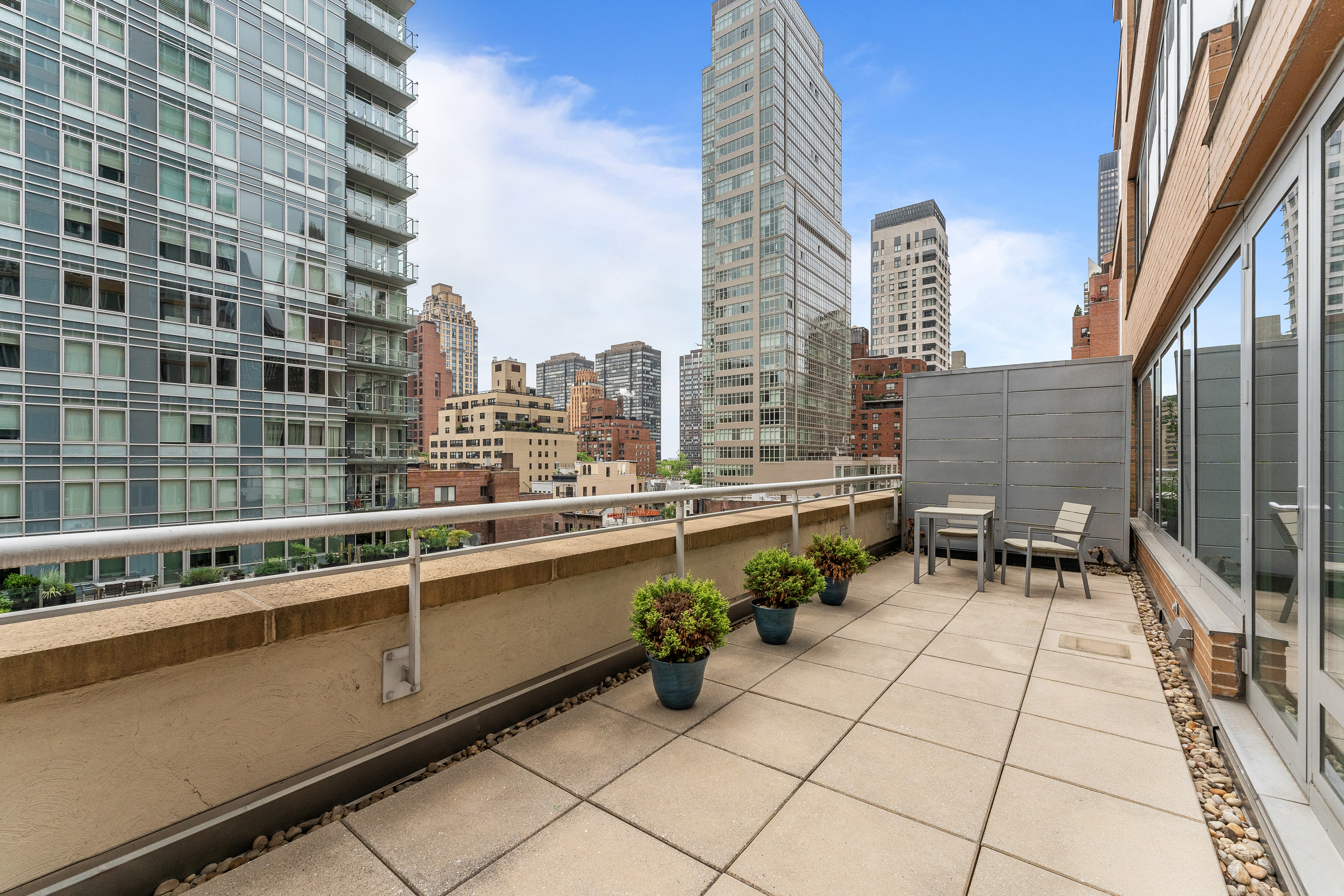 250 East 53rd Street, Unit 903 Manhattan, NY 10022 - Photo 1 of 8 a view of roof with sitting area