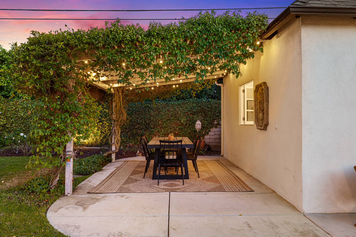 926 Burnside Avenue Los Angeles, CA 90036 - Photo 54 of 71 a view of a patio with table and chairs and potted plants