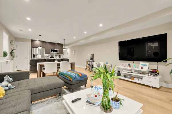 $635,000 | 14 T Street Northeast, Unit 1, Washington, DC 20002