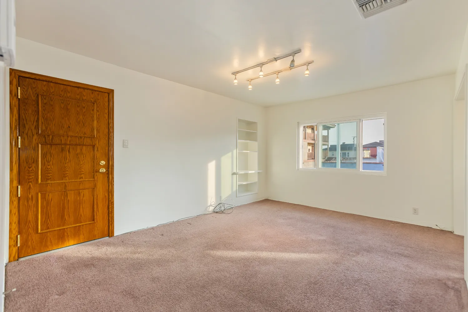 $1,499,999 | 811 East Nutwood Street, Inglewood, CA 90301