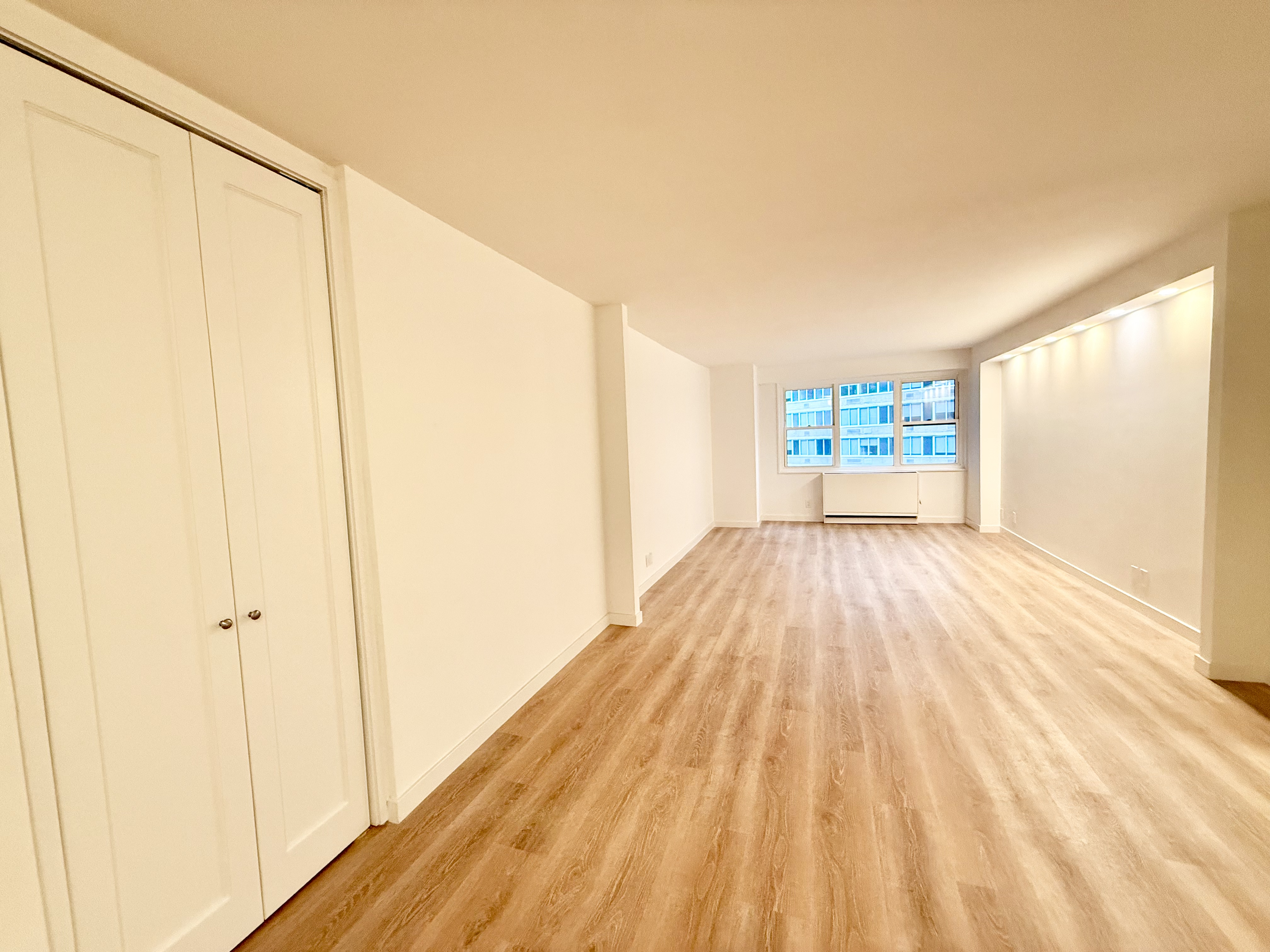 400 East 54th Street, Unit 8A Manhattan, NY 10022 - Photo 2 of 11 Gallery Image 2