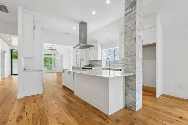 $935,000 | 6220 Harrogate Drive, Austin, TX 78759