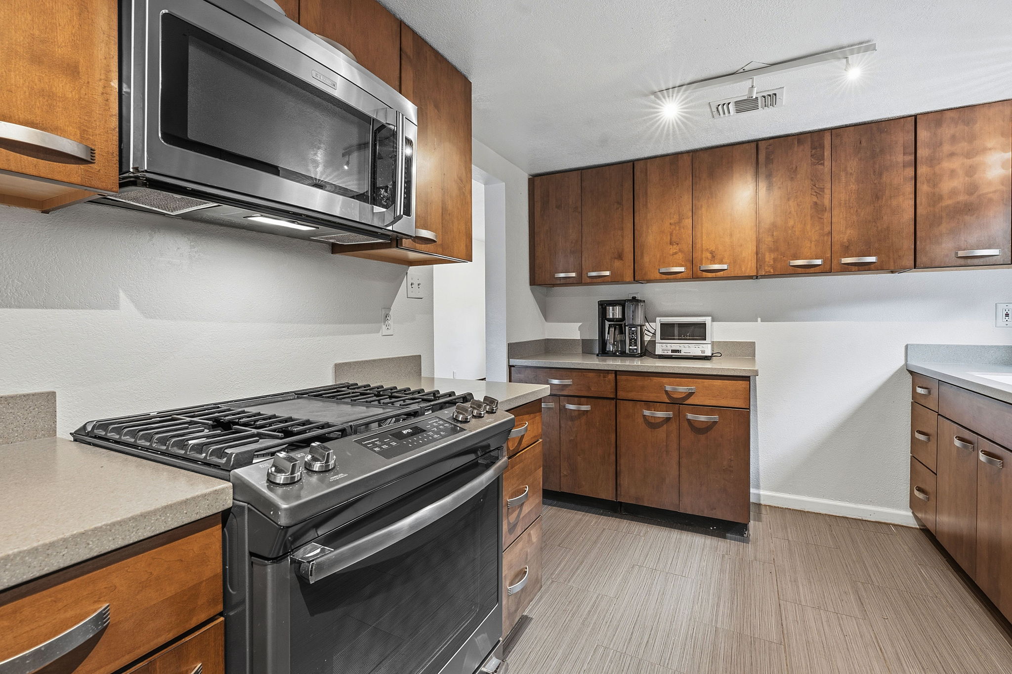 1112 Mission Ridge Austin, TX 78704 - Photo 9 of 29