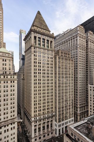 $2,600,000 | 15 Broad Street, Unit 2200 | Financial District