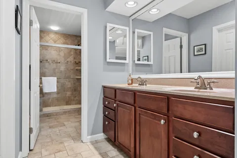 $685,000 | 2 Strafford Court, Medford, NJ 08055