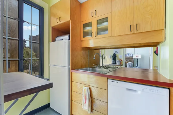 $483,000 | 201 West 16th Street, Unit 3C | Chelsea