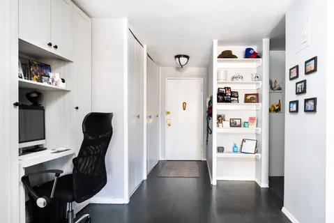 $680,000 | 245 East 25th Street, Unit 19L | Kips Bay