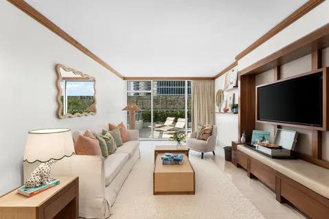 $600,000 | 6801 Collins Avenue, Unit DOOR 606, Miami Beach, FL 33141